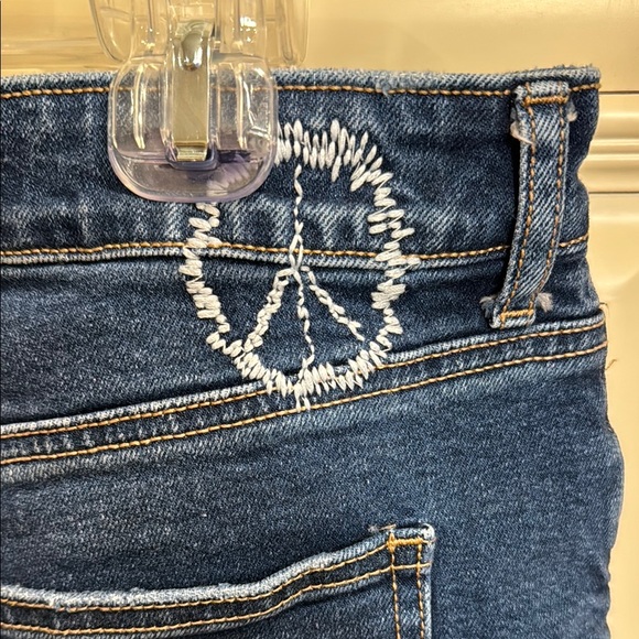 American Eagle Outfitters Women's Ripped Jean Shorts 🩳 - Picture 8 of 11